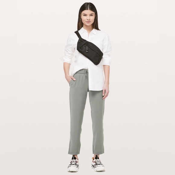 Lululemon On The Fly 7/8 Pant *Woven Grey Sage Size 6 - Picture 8 of 8